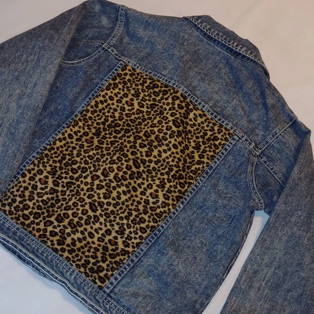 Forever 21 Denim Jacket With Cheetah Print Patch - Picture 5 of 6